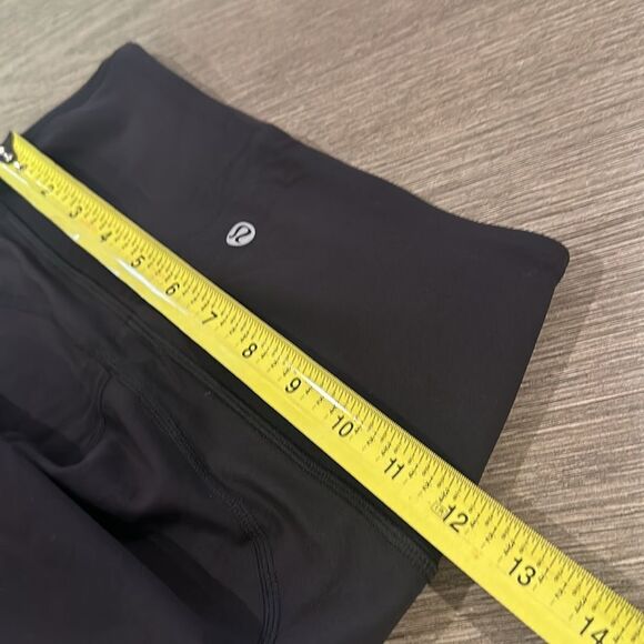 Lululemon Groove Super-High-Rise Flared Pant Nulu
Black size 4 NWT‎ - Picture 5 of 7